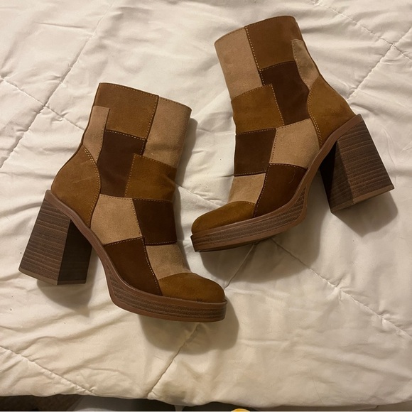 Universal Thread Brown Patchwork Boots - Picture 1 of 4